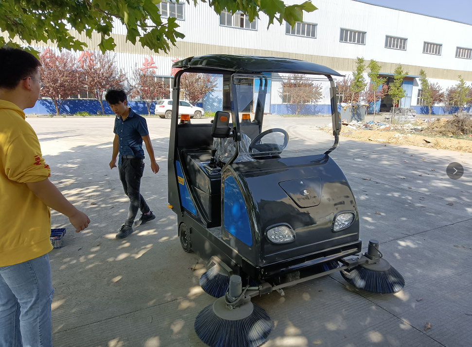 中小型廠區(qū)清掃車(chē)推薦鼎潔盛世DJ1800A掃地機(jī)17