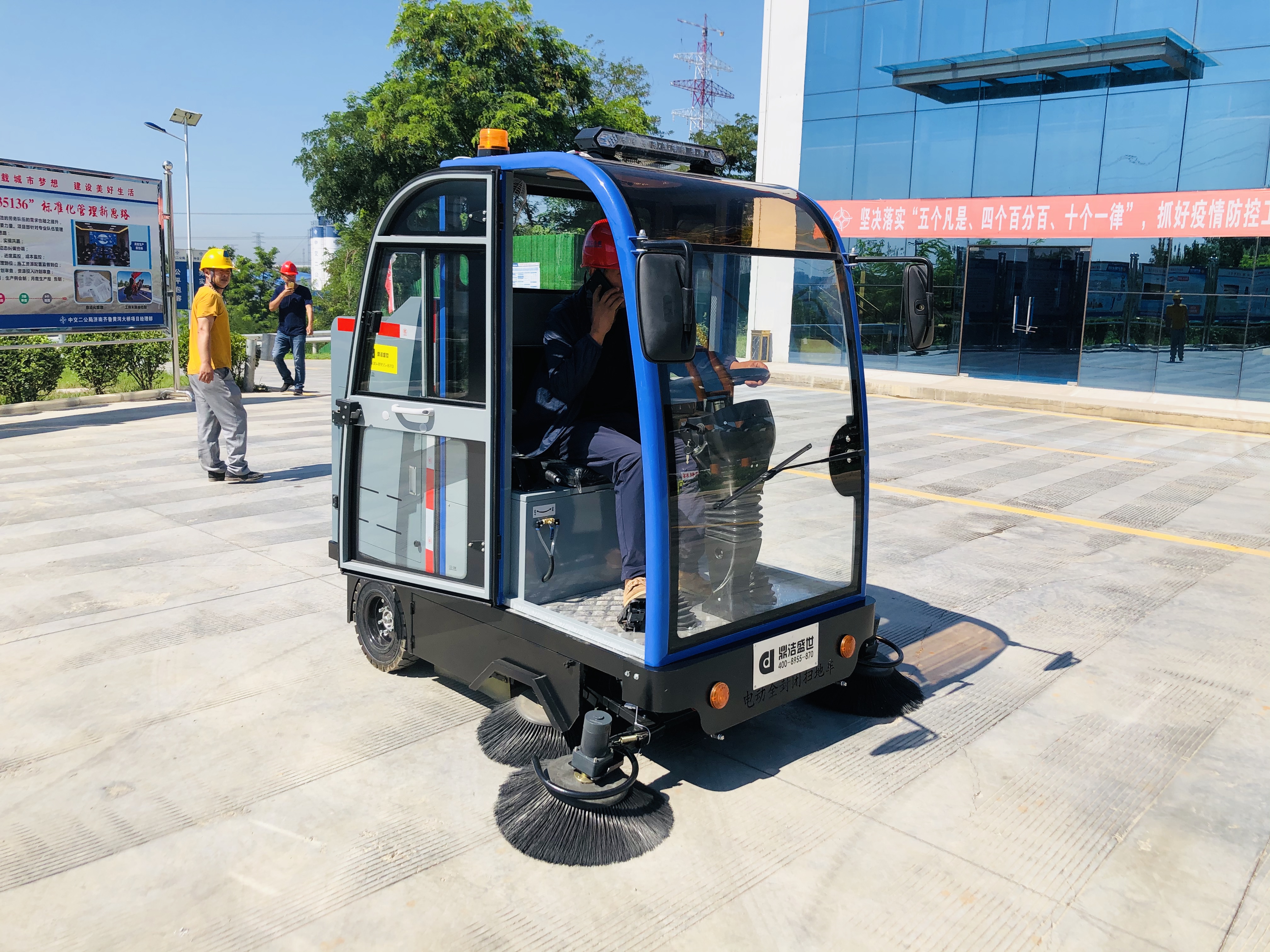 濟南某工廠采購鼎潔盛世DJ2210電動掃地車51