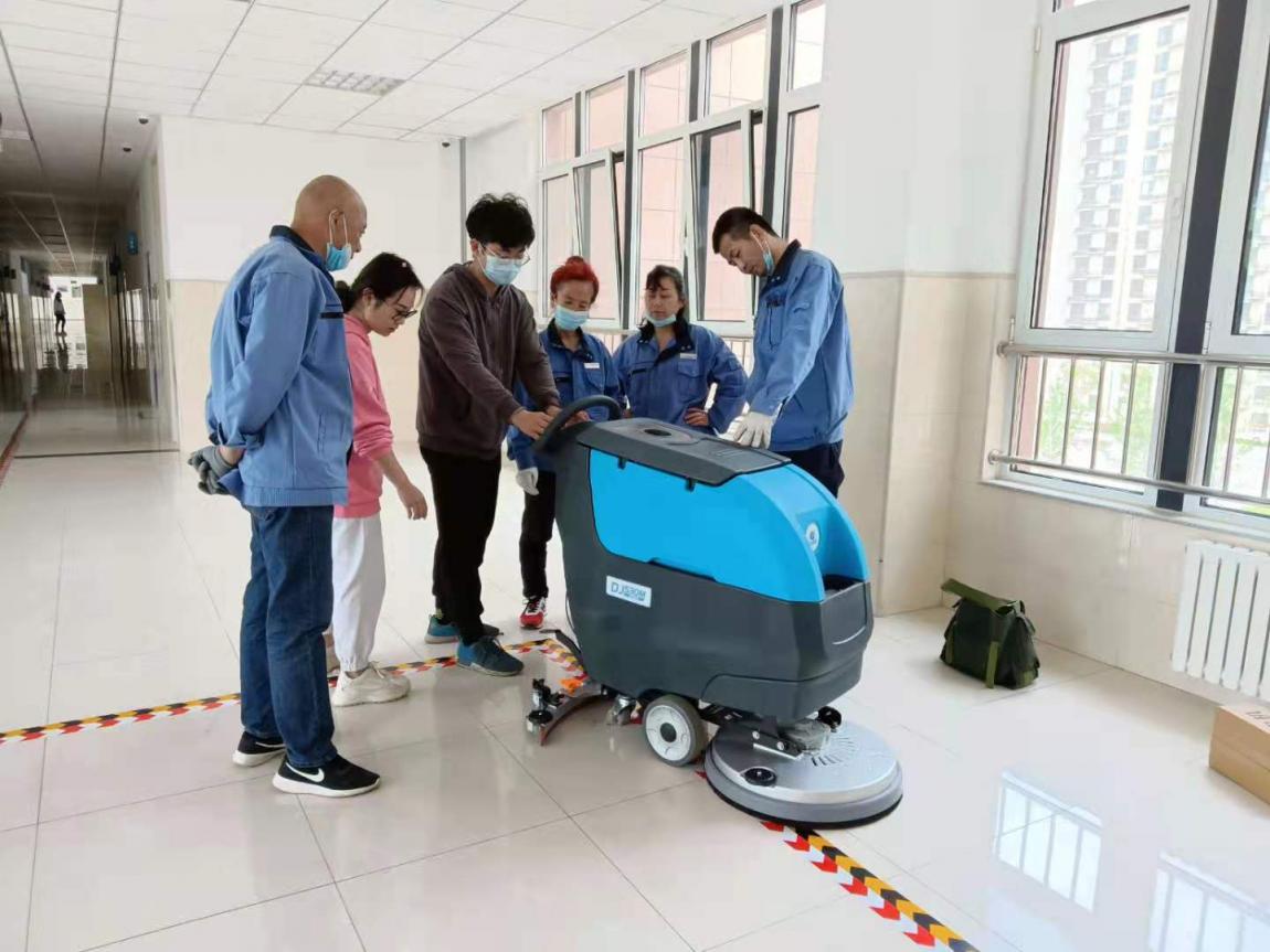 學(xué)校餐廳采購手推洗地機(jī)DJ530M清洗瓷磚地面